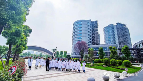 校企联谊 共促进步 ——重庆三峡医药高等专科学校师生一行来我司参观交流，并开展教学见习活动。
